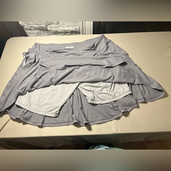 Grey Athletic Skort  XXL| Perfect for Yoga, Pickleball, and Tennis - Picture 6 of 7